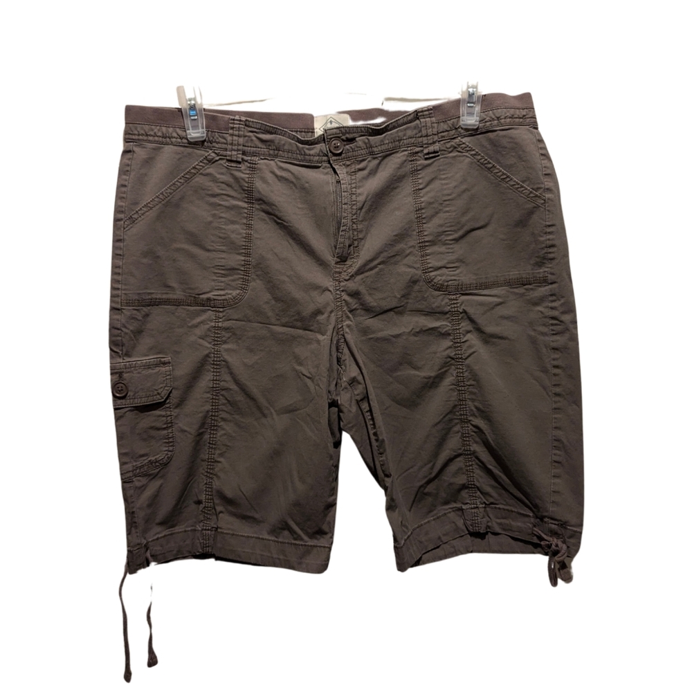 St. Johns Bay Plus Size Green Cargo Shorts | Size 18 - Picture 2 of 7